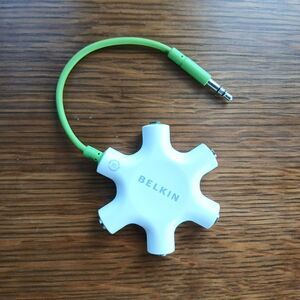 Belkin RockStar 5-Jack Multi Headphone 3.5mm Audio AUX Splitter Hub White Green